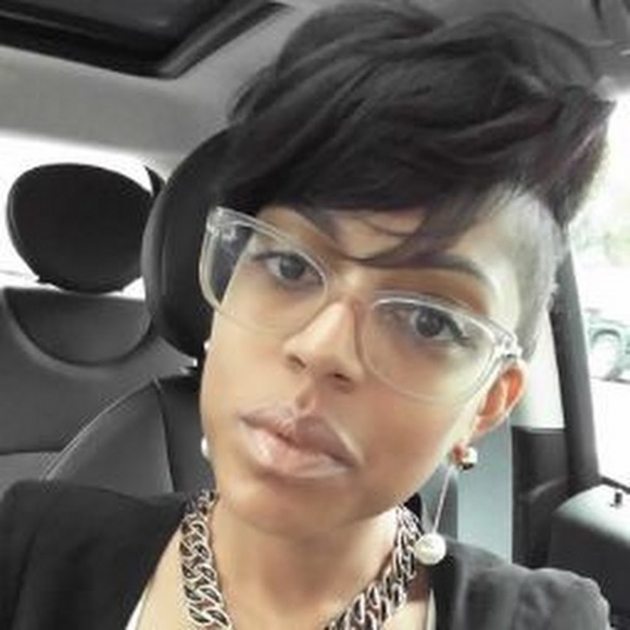 Meet your Posher, Courtney - Picture 1 of 1